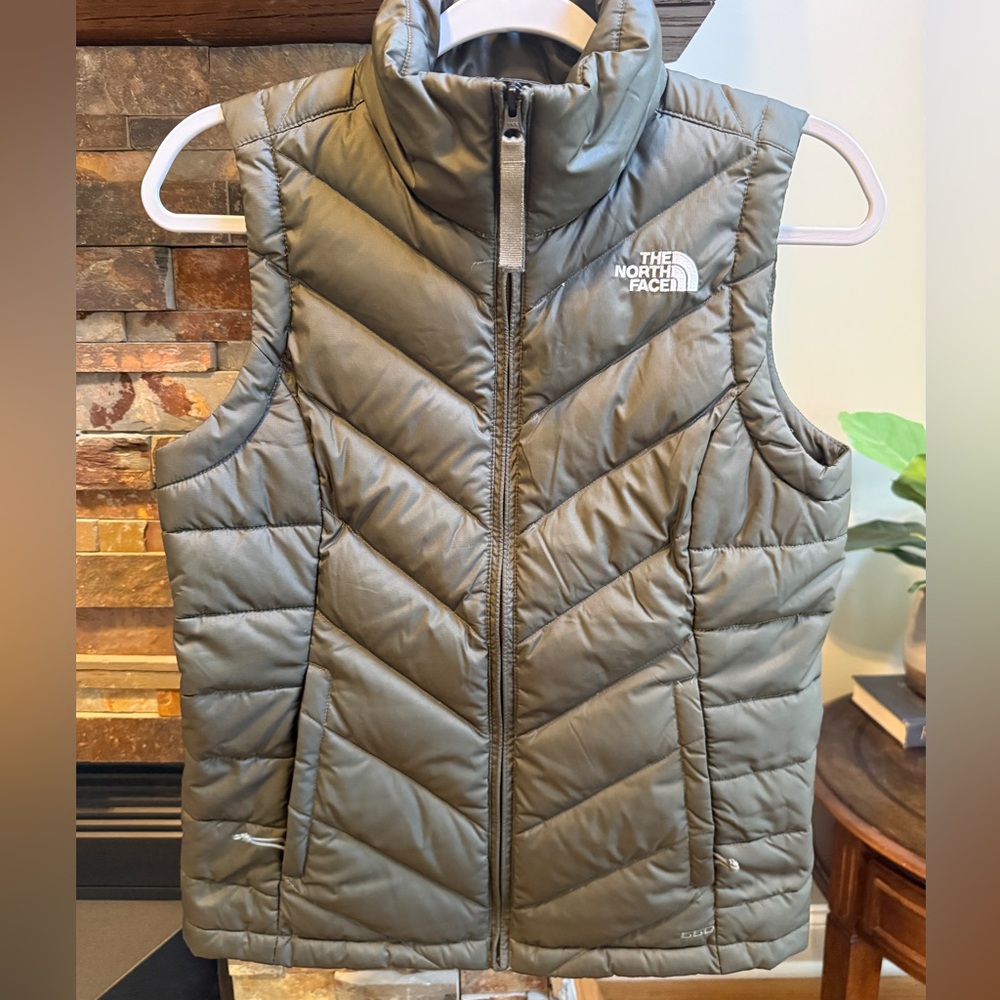 The North Face mid-weight puffer jacket in Olive Green.  Size XS
